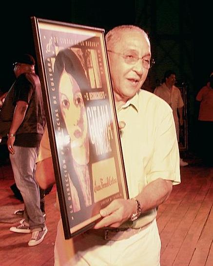 RECIBE EL MAESTRO FORMELL  PREMIO