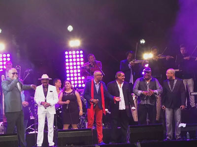 Exitoso concierto de los Van Van en Francia por 45 aniversario